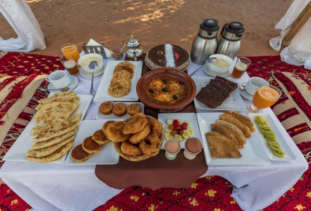 Hotel Blue Sky Luxury Camp Merzouga Exterior foto